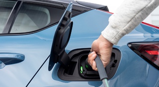 Volvo Cars призывает увеличить инвестиции для получения экологически чистой энергии, чтобы в полной мере реализовать климатический потенциал электромобилей